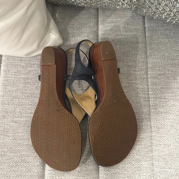 Michael Kors Navy Blue  Casual Sandals - Picture 2 of 3